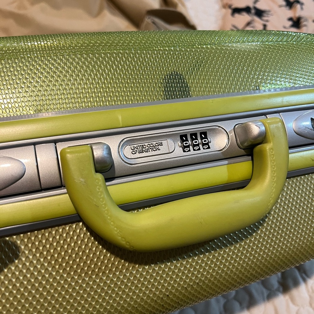 United Colors of Benetton United 20” Hardside Luggage Spinner Wheels Vintage